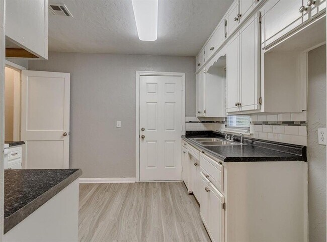 Photo - 213 W Jacobs Dr