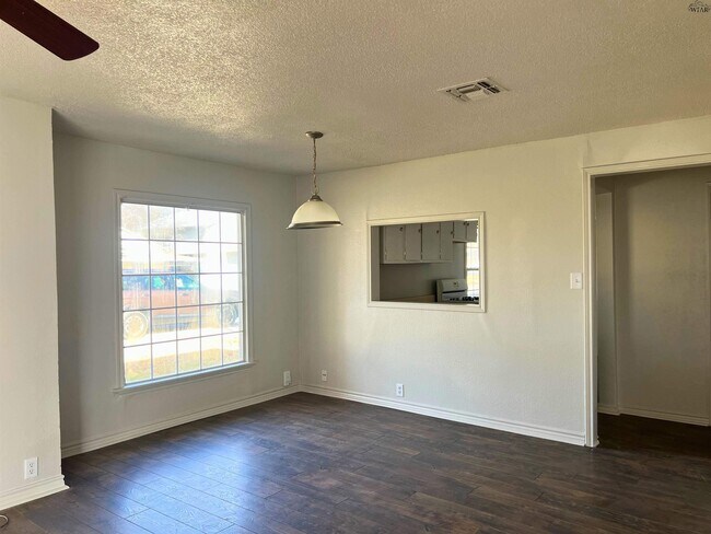 Photo - 405 E Spring St