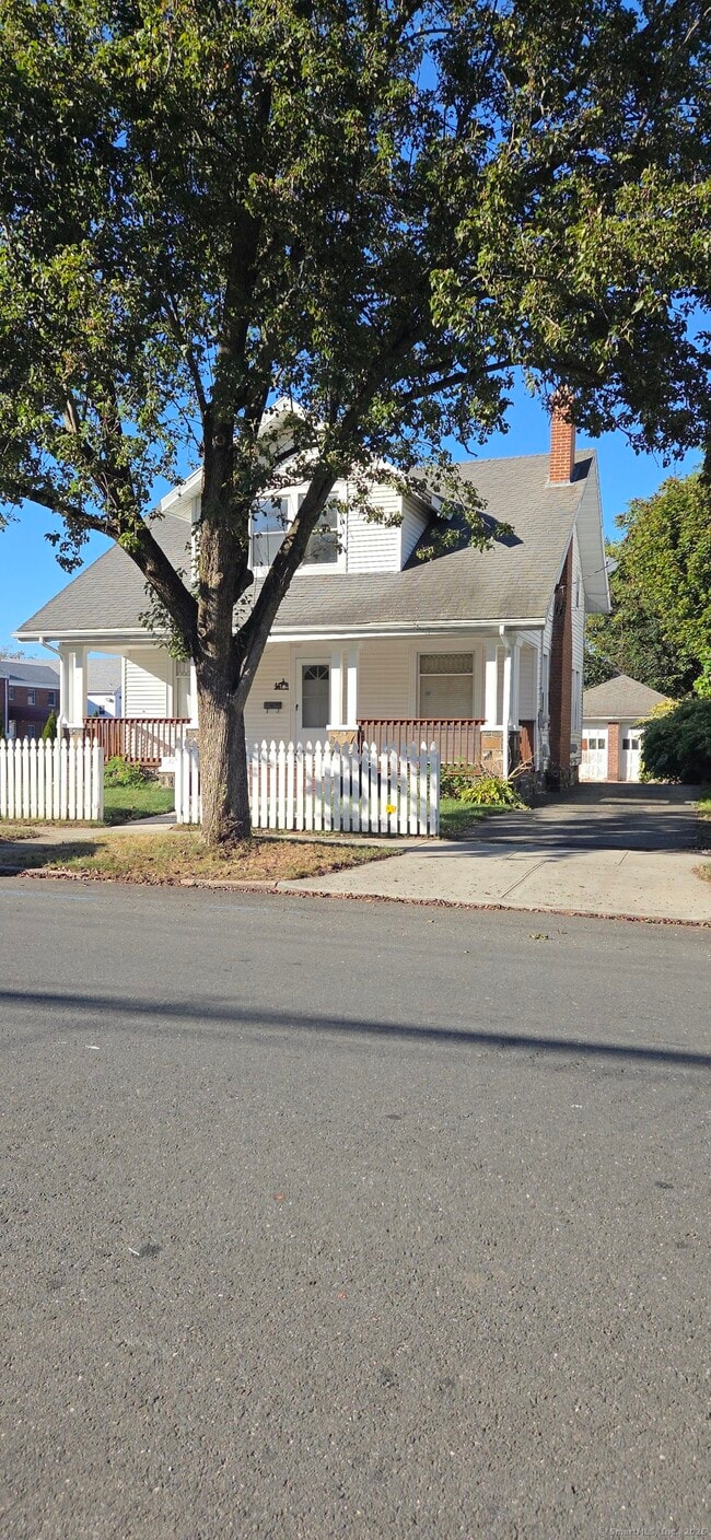 Building Photo - 163 Goodrich St