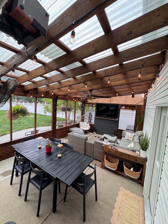 Photo - 2264 Ferndown Dr