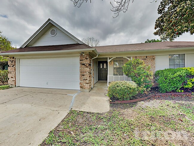 Photo - 802 Wind Brooke Dr