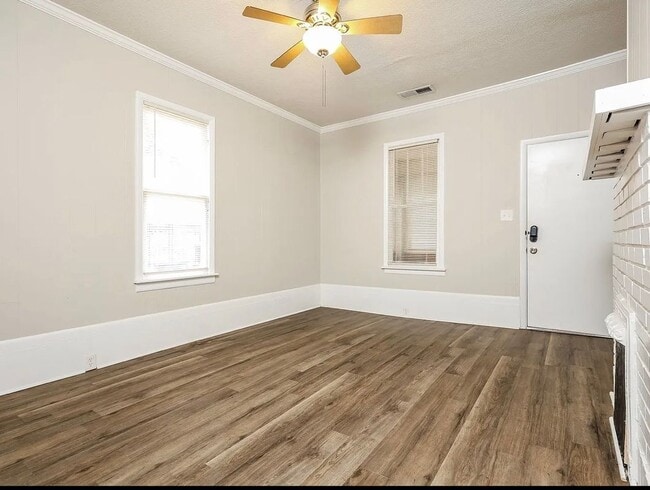 Photo - 2121 Nichols Ln