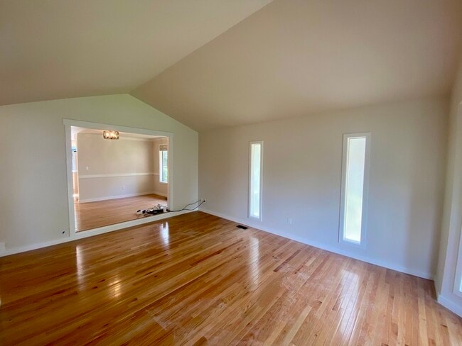 Photo - 650 Jasmine Pl NW