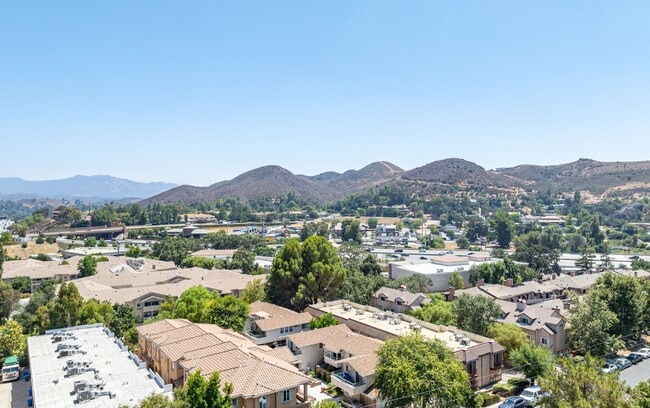 Photo - 5302 Colodny Ave