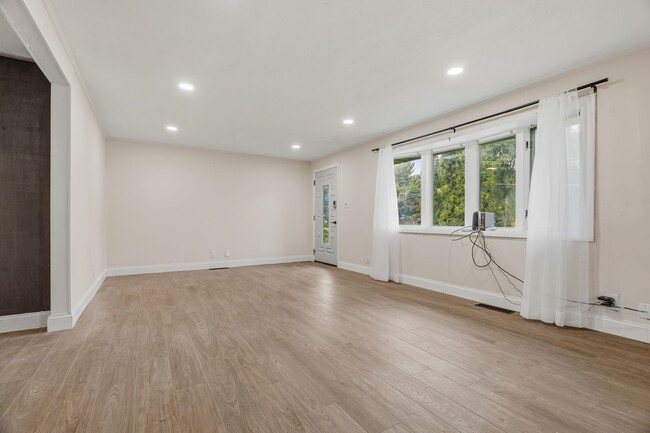 1428 Laurel Dr