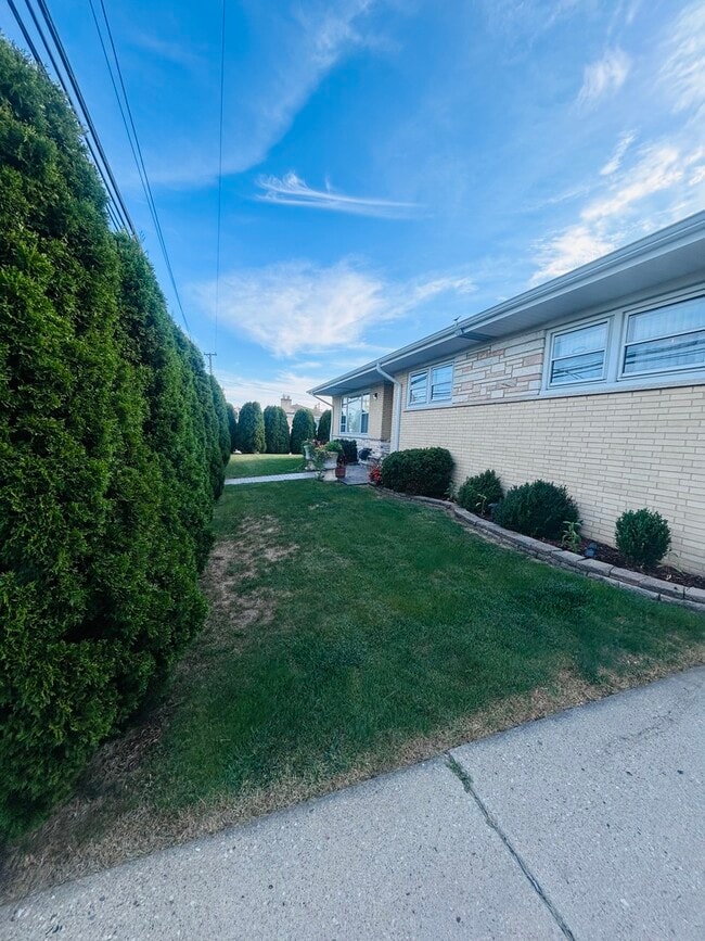 Photo - 8500 W Winona St