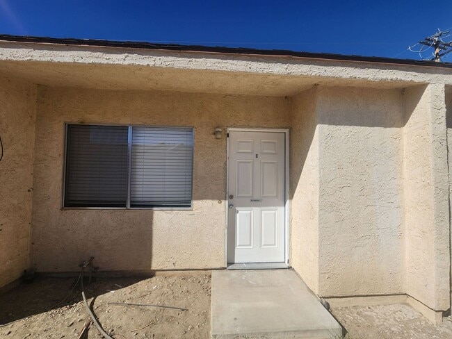 Building Photo - 73512 Sun Valley Dr Unit C