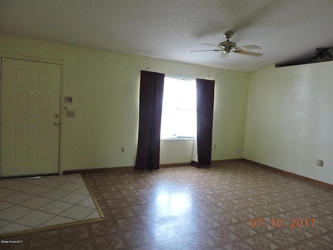 Photo - 272 High Rd NW