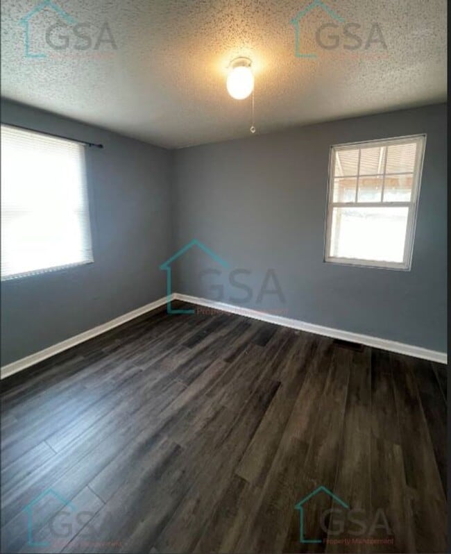 Photo - 2 Bedroom 1 Bath MOVE IN SPECIAL 1/2 FIRST MONTHS RENT