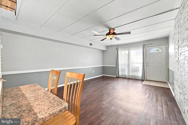 Building Photo - 233 Township Line Rd Unit 5B
