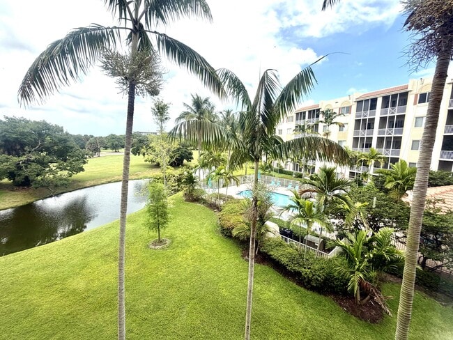 Photo - 3600 Oaks Clubhouse Dr Unit 309