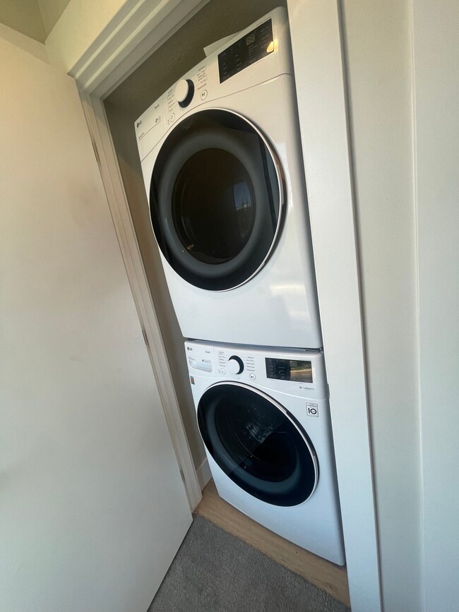 Photo - 433 E 2100 S