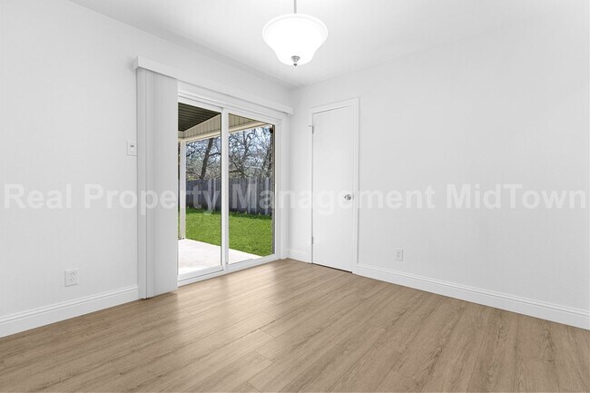 Photo - 512 Livingston Dr