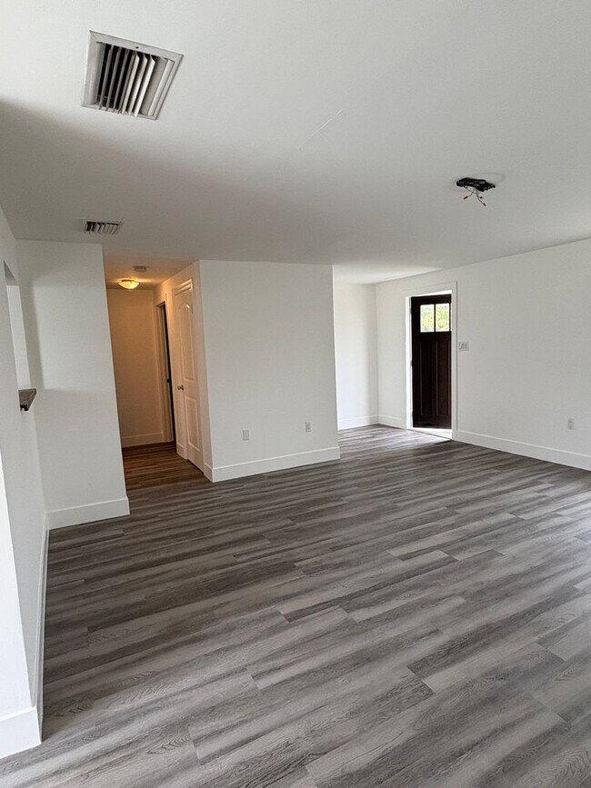 Photo - 362 Reading St NW