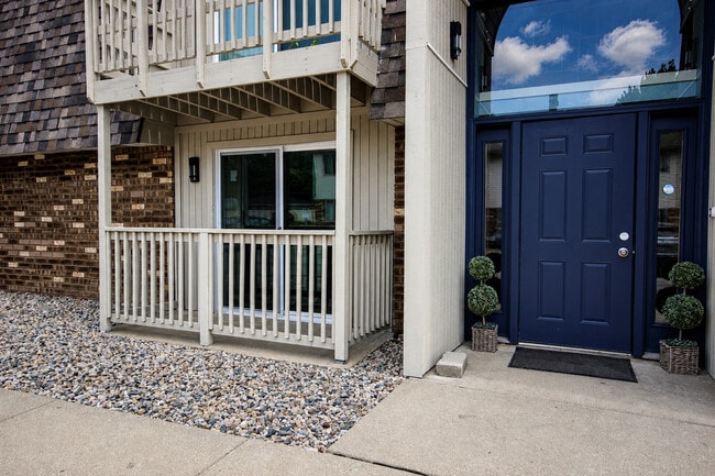 Front Patio - 370 Villabrook Dr Unit 1