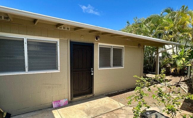 Building Photo - 606B Kaulani Way