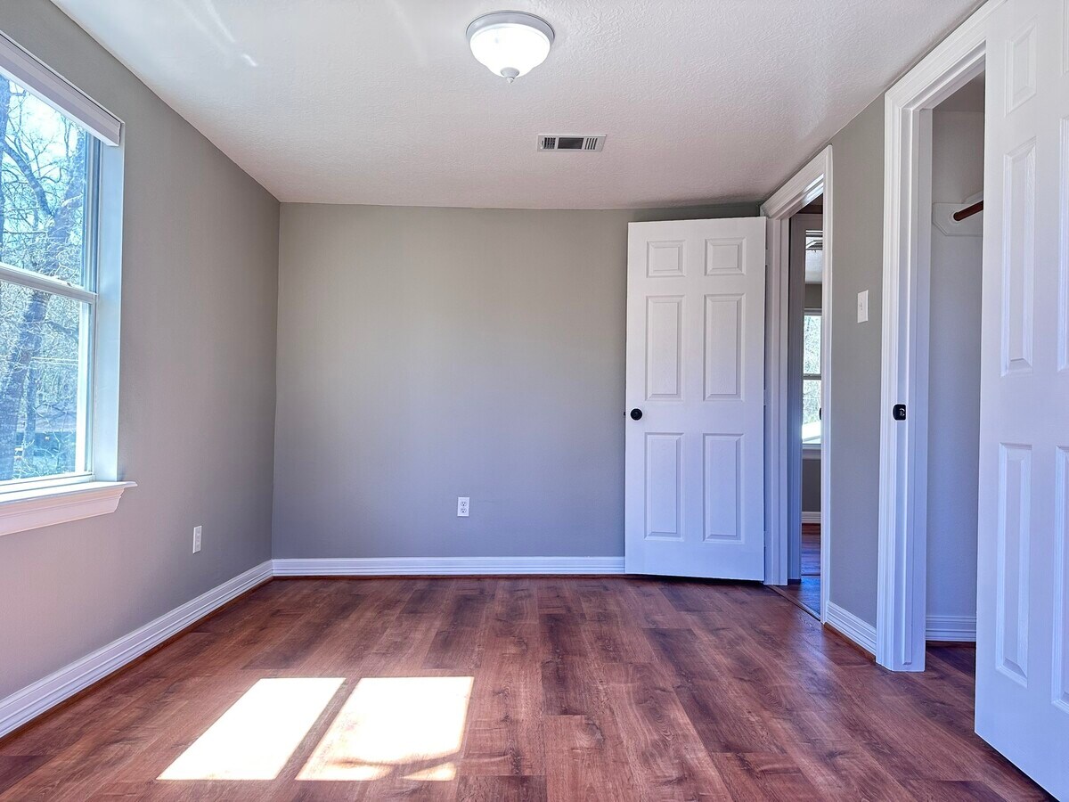 Photo - 13868 Cedar Hill Rd