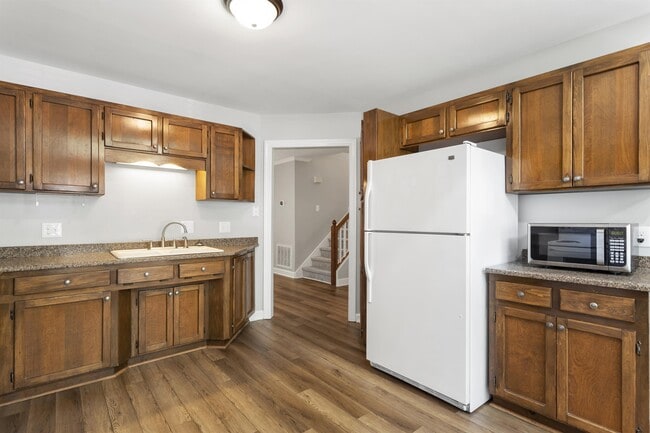 Photo - 112 Lomond Ln