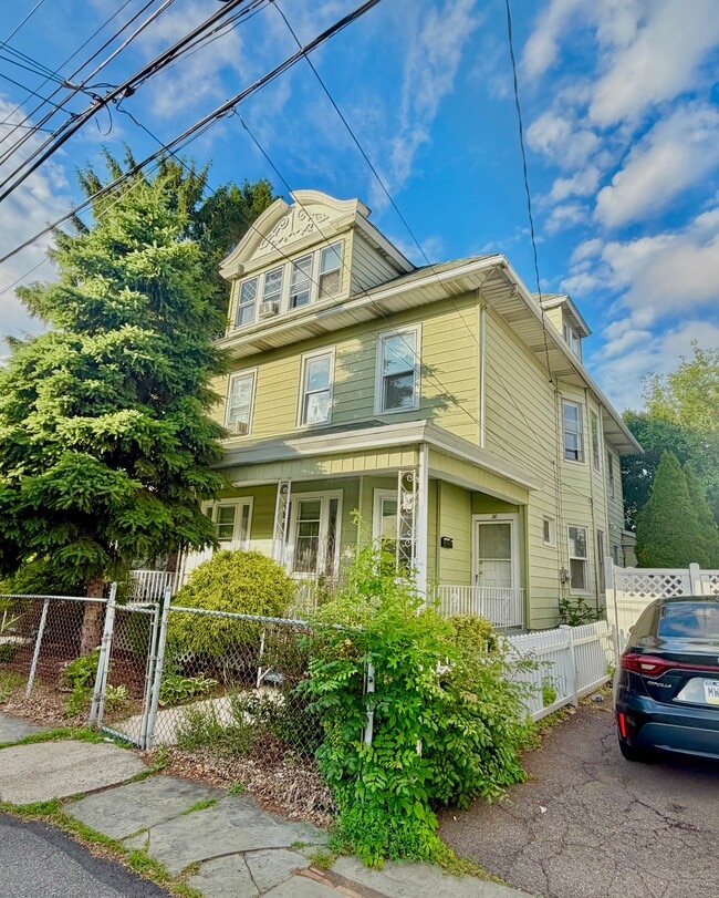 Building Photo - 20 Elm St