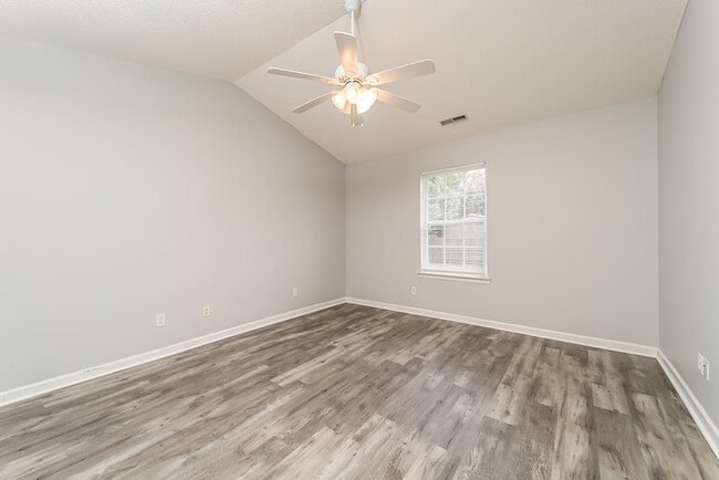 Photo - 115 Ashdown Dr