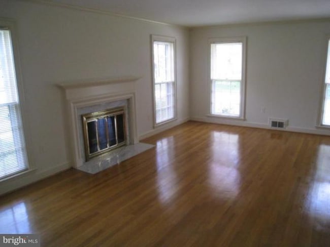 Photo - 11132 Luxmanor Rd