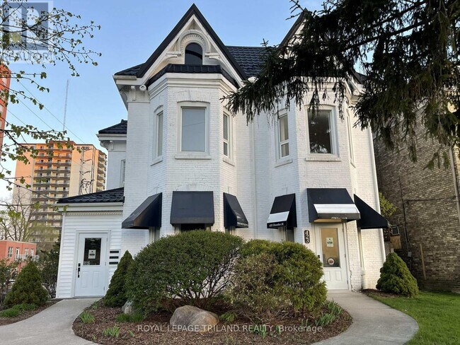Photo - 425 Dundas St