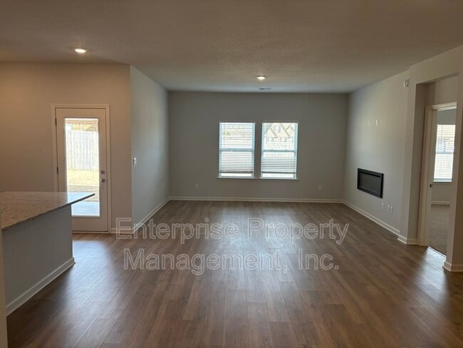 Photo - 265 Kipling Dr