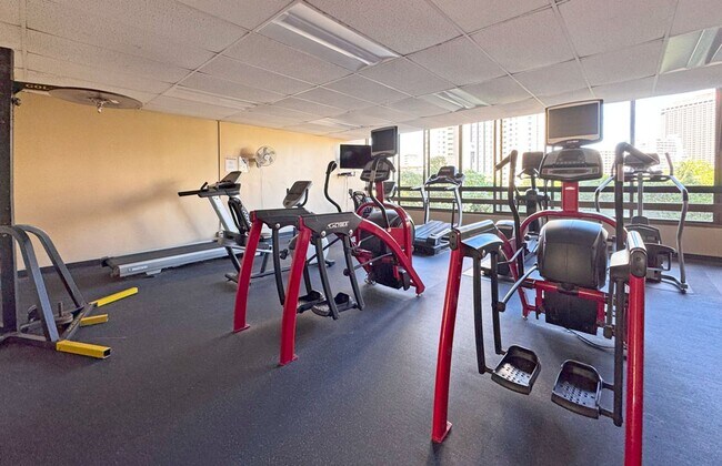 Photo - 411 Hobron Ln