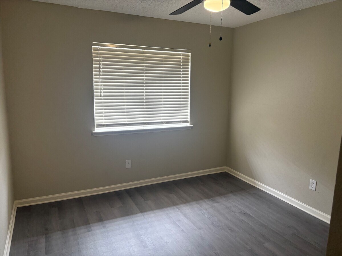 Photo - 5650 Birchmont Dr Unit B
