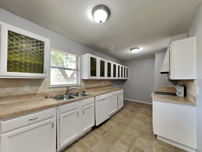 Photo - 2706 Santa Anna Dr