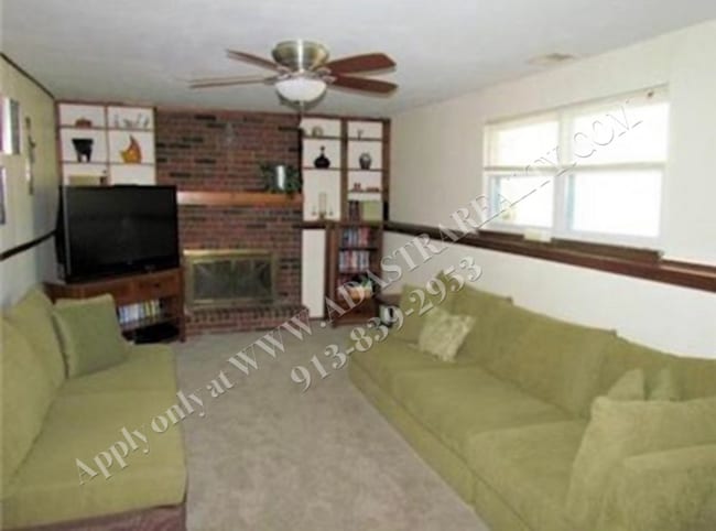 Photo - Updated 3 Bed 2 Bath Home in OLATHE-Available NOW!!