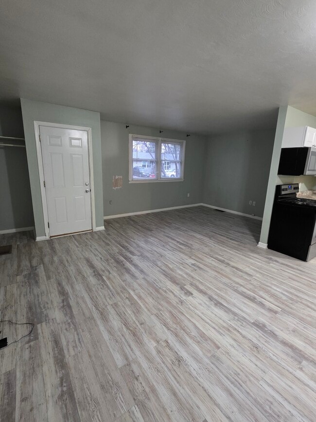 Photo - 209 W Green St