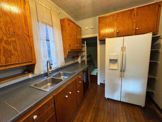Photo - Pittsburgh, Mt. Washingtom Neighborhood- 3 Bedroom 1 Bath House, Yard
