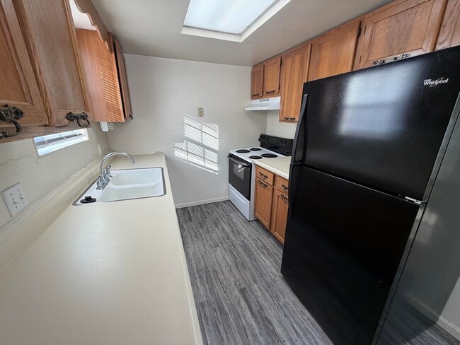 Photo - 23609-2 N 1800-E