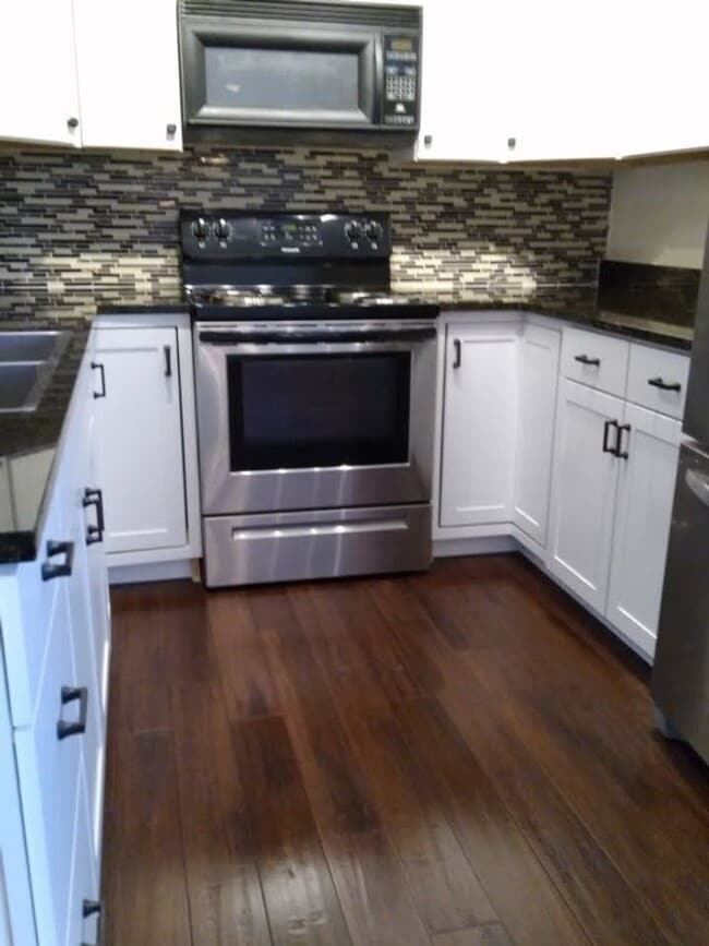 Building Photo - Williams Riverhill Unit H-2