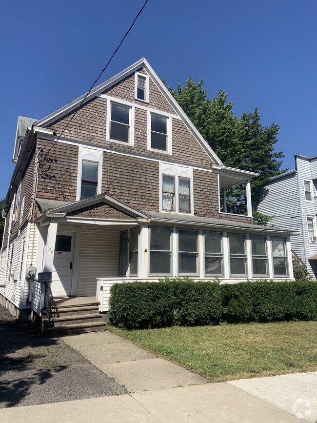 Building Photo - 37 Chestnut St Unit 2 Rental