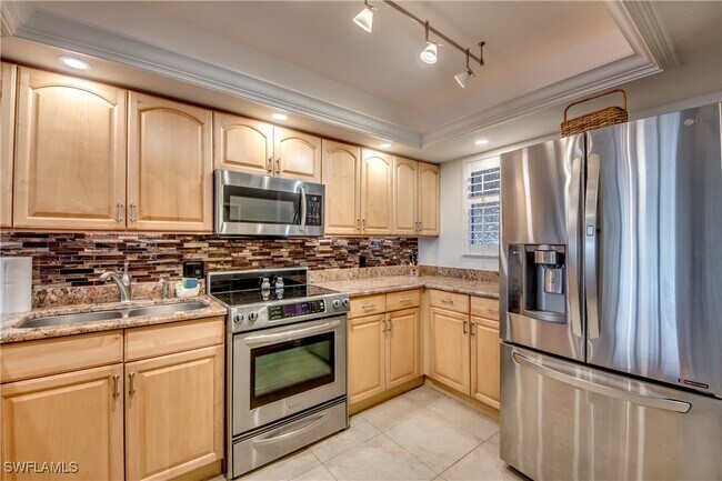 Photo - 4260 SE 20th Pl Condo Unit 404
