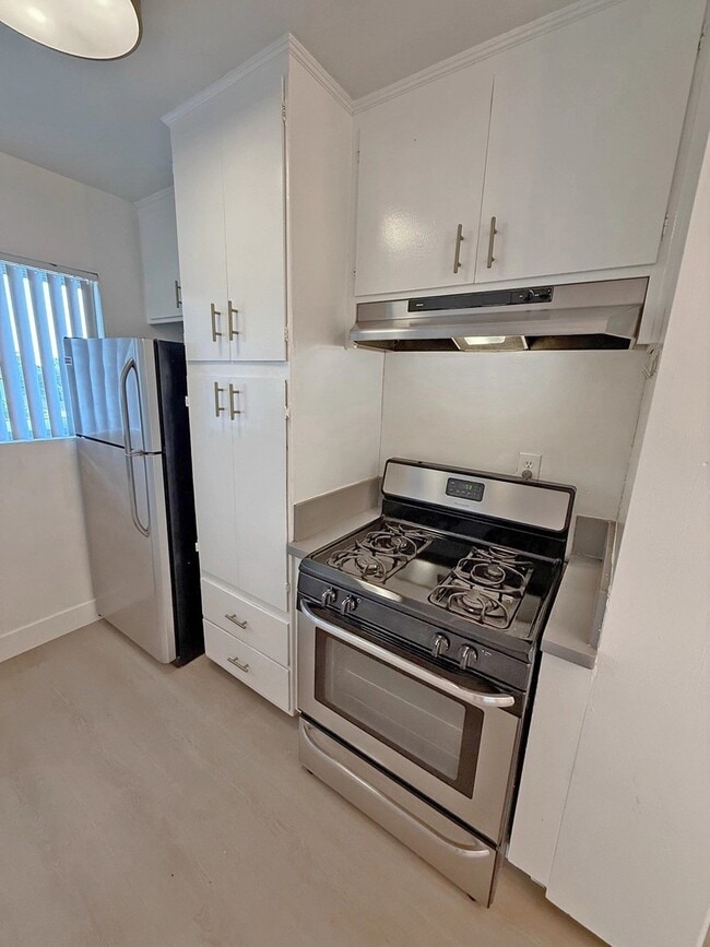 Building Photo - 745 N Edinburgh Ave