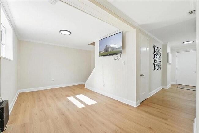 Photo - 12 SADDLEWOOD Ct