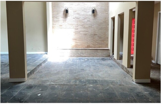 Photo - 4560 Bellaire Blvd