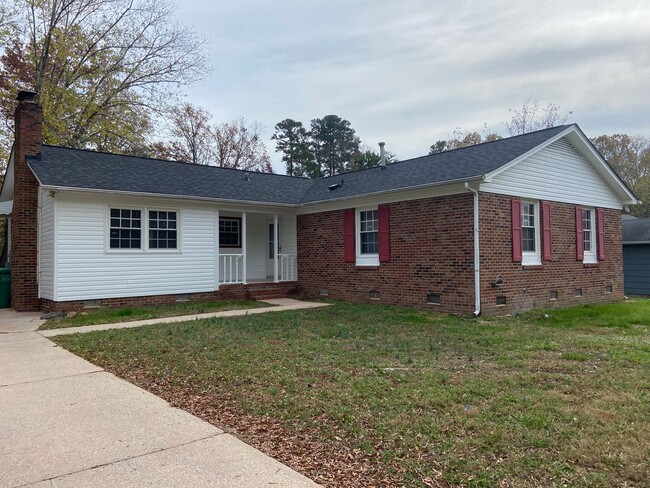 4 Bedroom, 2 Bathroom House in High Point! - 4 Bedroom, 2 Bathroom House in High Point!