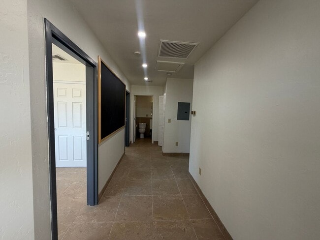 Building Photo - 6th1741 Unit 6th1741-03