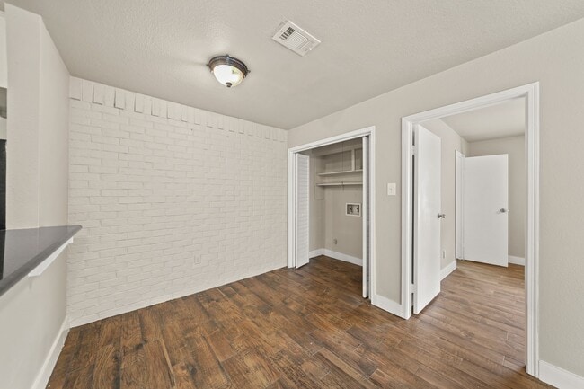Photo - 2118 N Austin Ave