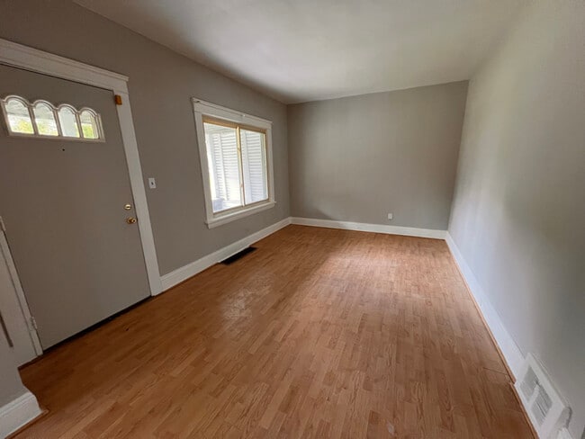 Building Photo - 8713 Jeffries Ave Rental
