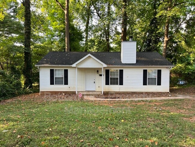 Building Photo - 1228 Woodland Dr Rental