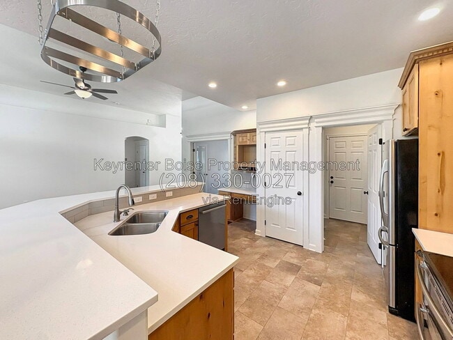 Photo - 650 E Whitney Ct