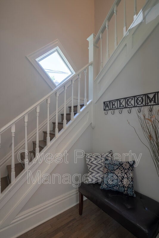 Photo - 806 Emerald Ave NE