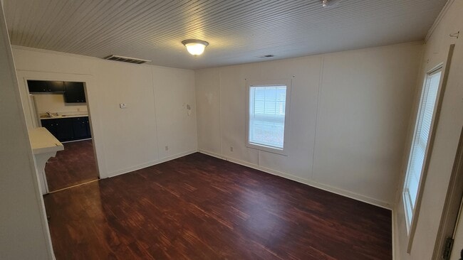 Photo - 208 N Hospital St