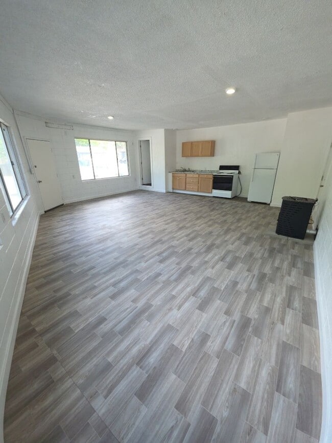 13451 Lakeshore Dr Unidad 13451 Lakeshore Dr #C