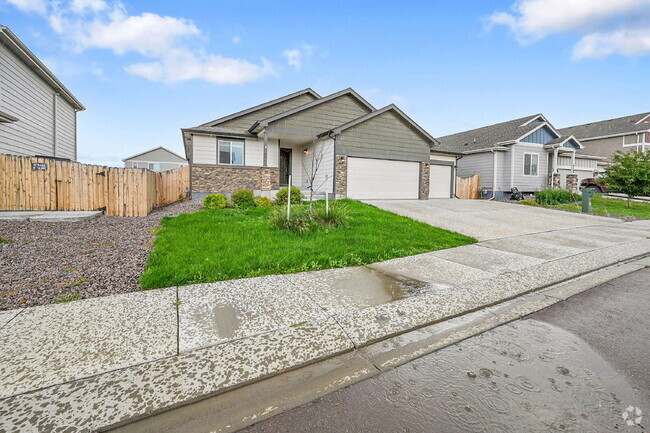 Building Photo - $2,550 - 4 Bed, 3 Bath Home in Colorado Sp...
